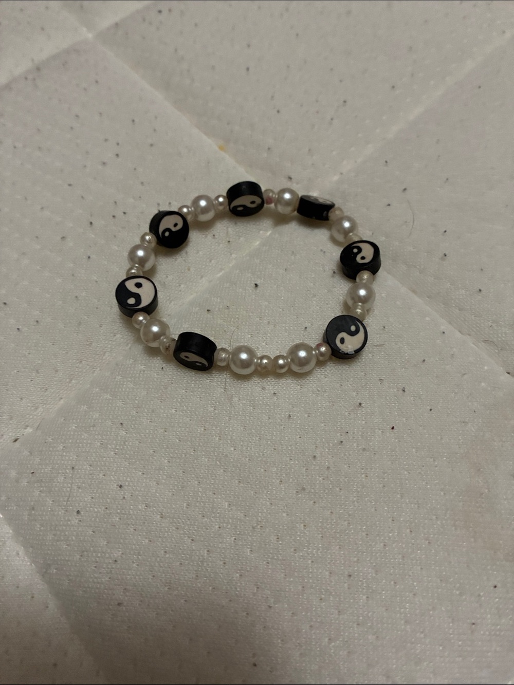 Yin Yang Pearl Beaded Stretch Bracelet - Black & White